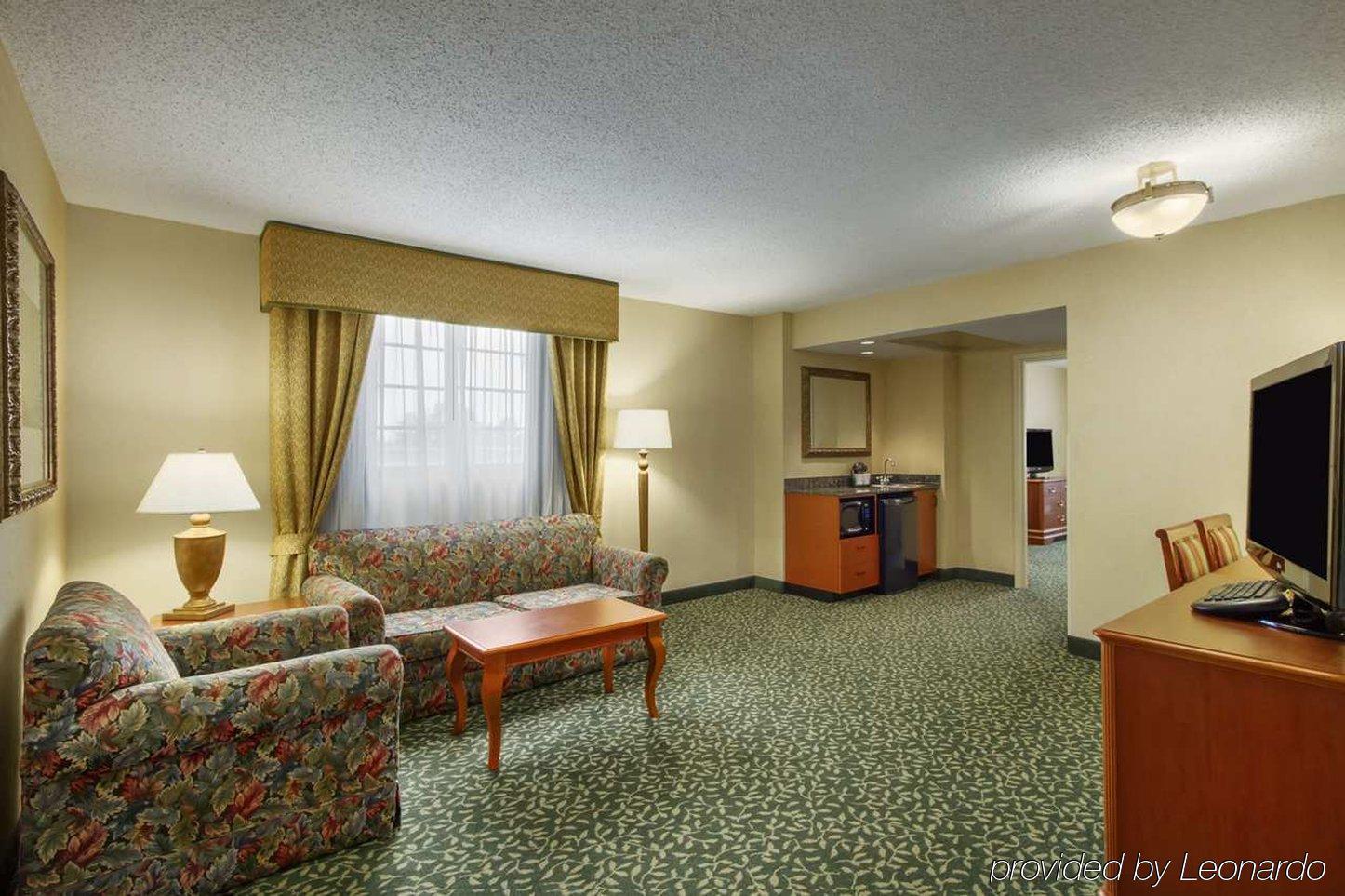 Embassy Suites Greenville Golf Resort & Conference Center Zimmer foto
